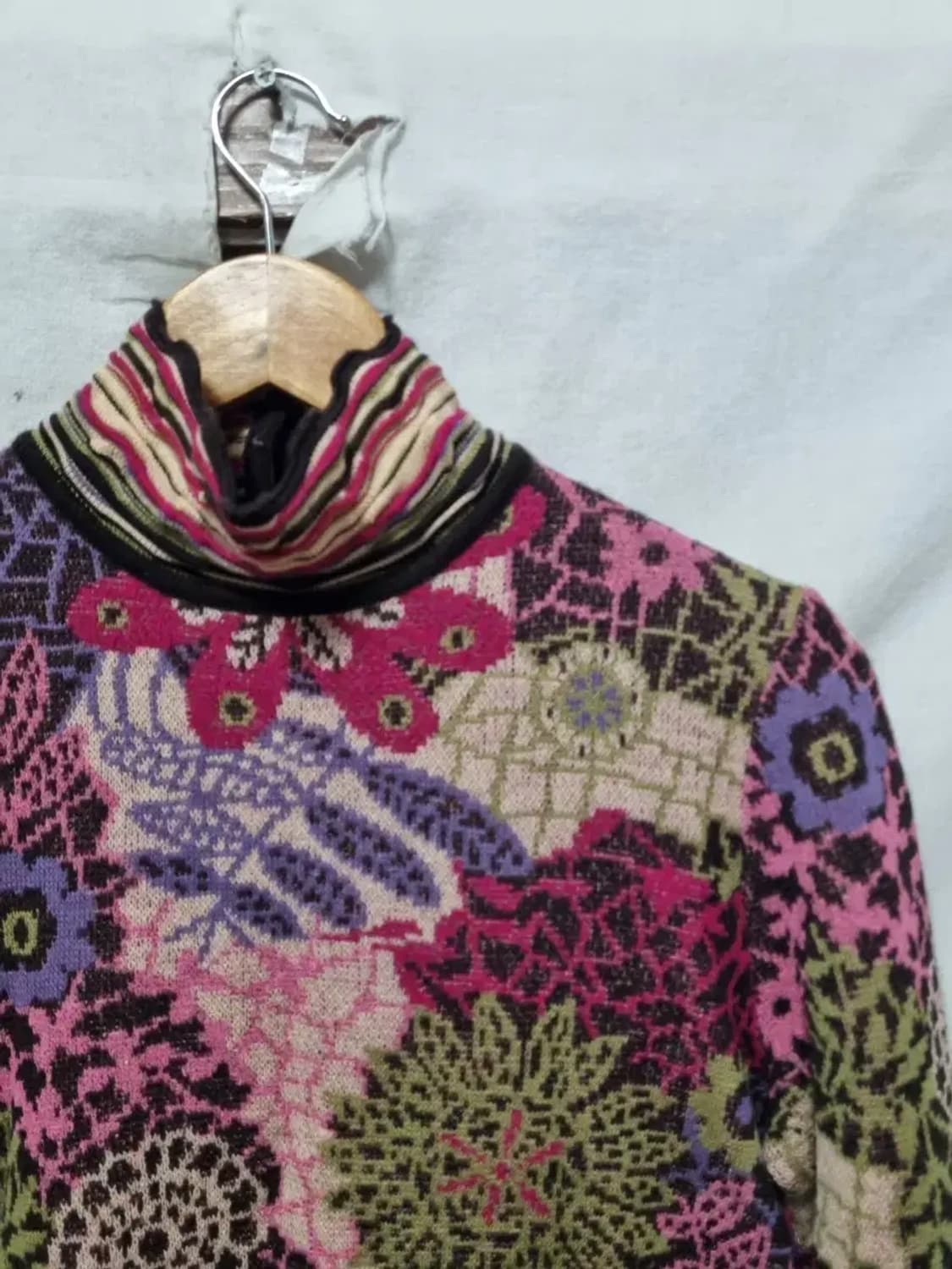 미쏘니 플라워 패턴 터틀넥 니트 46 상품이미지3