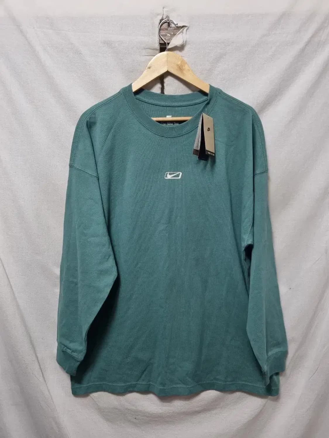 새상품) 나이키 에센셜 긴팔 티셔츠 M 상품이미지1