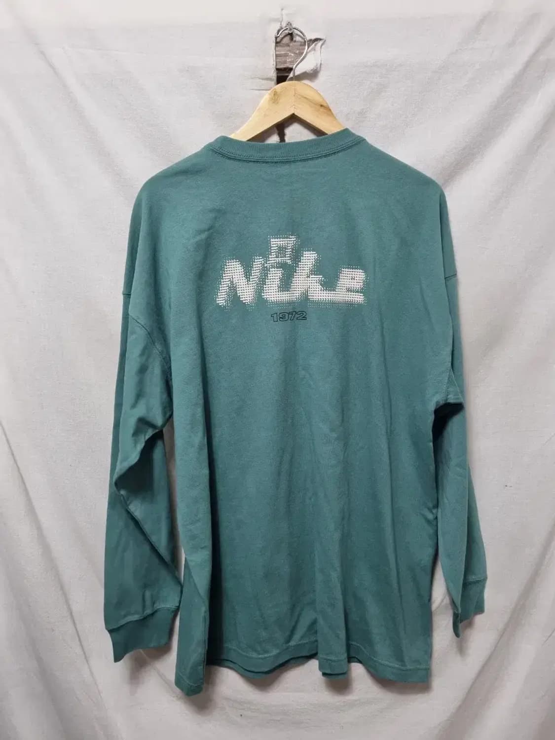 새상품) 나이키 에센셜 긴팔 티셔츠 M 상품이미지2