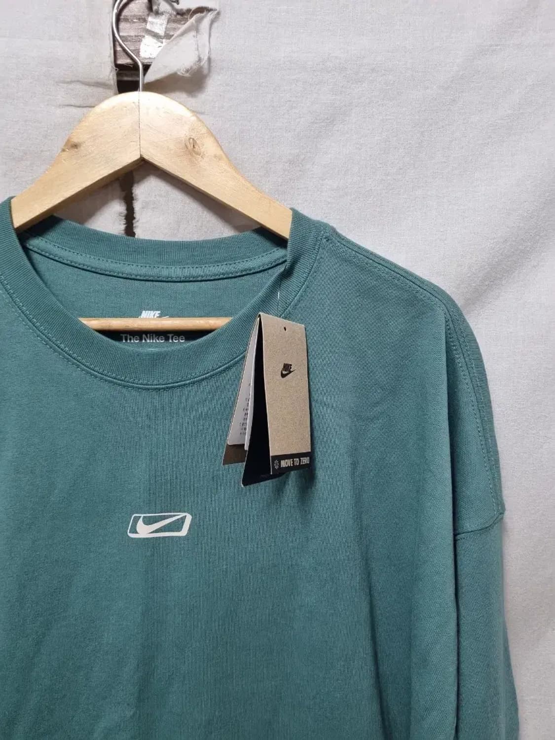 새상품) 나이키 에센셜 긴팔 티셔츠 M 상품이미지3