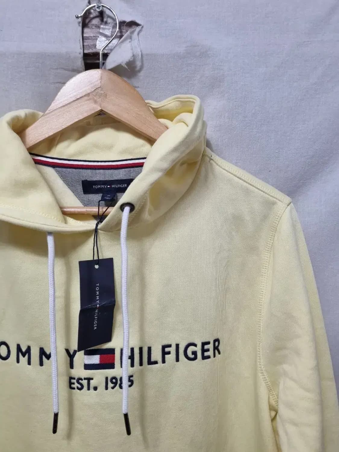 새상품) 타미힐피거 옐로우 로고 후드티 M 상품이미지3