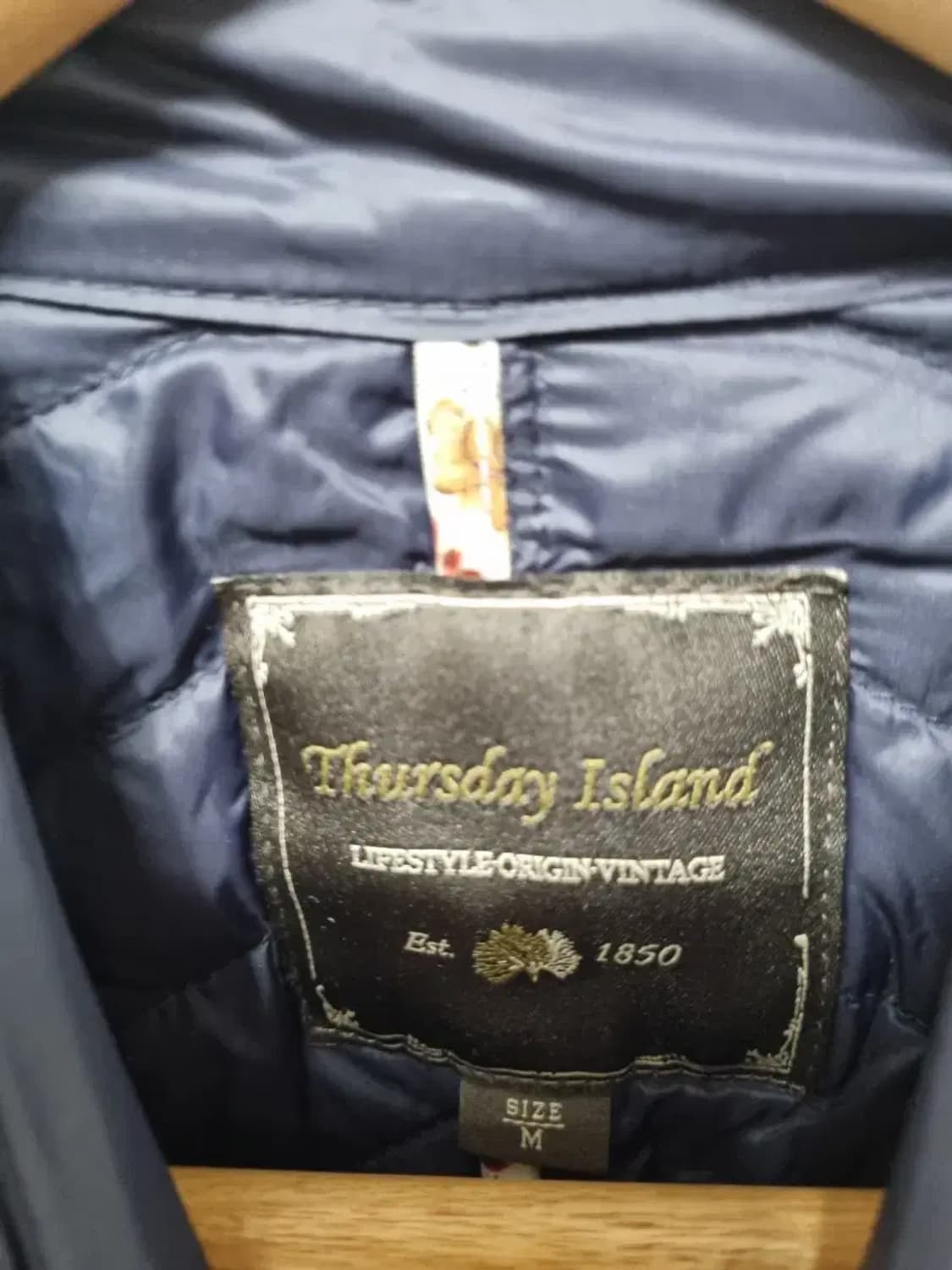 써스데이아일랜드 경량 패딩 코트 M 상품이미지4