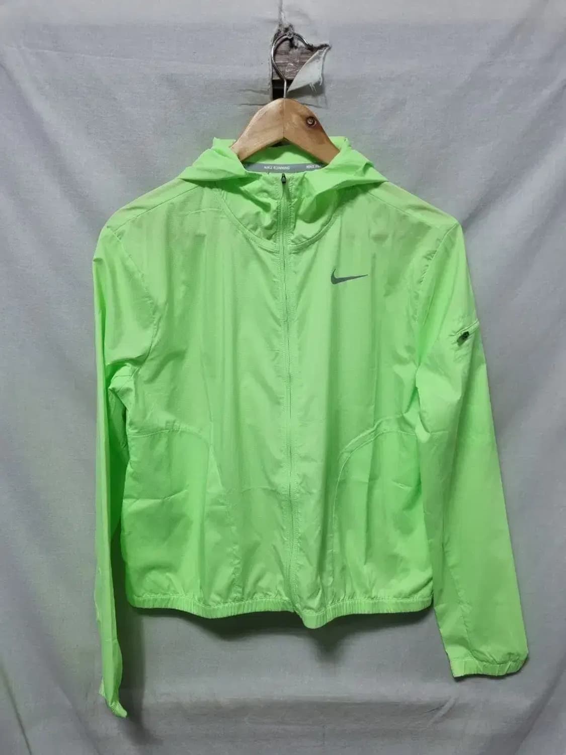 나이키 러닝 바람막이 자켓 여성 M 상품이미지1