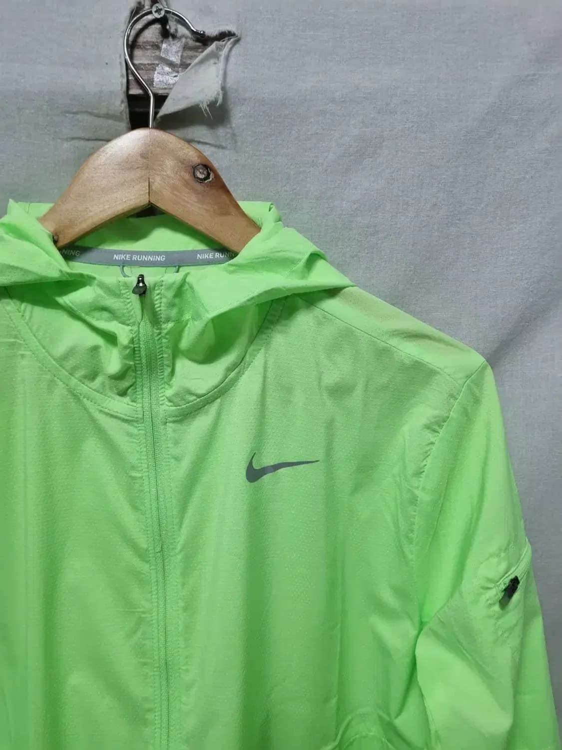 나이키 러닝 바람막이 자켓 여성 M 상품이미지3
