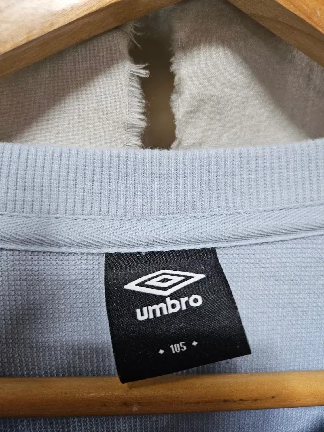 엄브로 포켓 맨투맨 105 상품이미지4