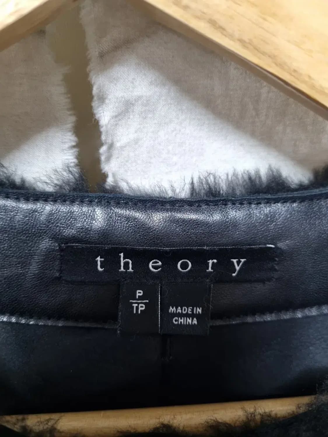 theory 띠어리 블랙 퍼 레더 코트 S 상품이미지4