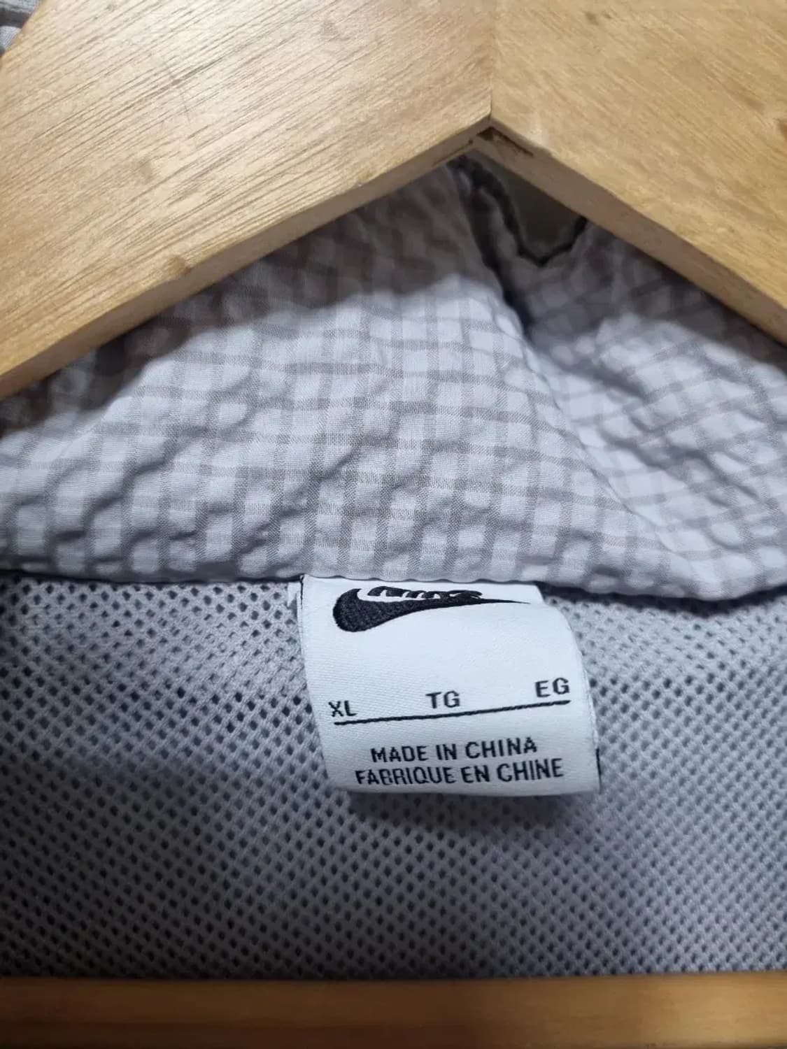 나이키 엠보싱 바람막이 자켓 105 상품이미지4