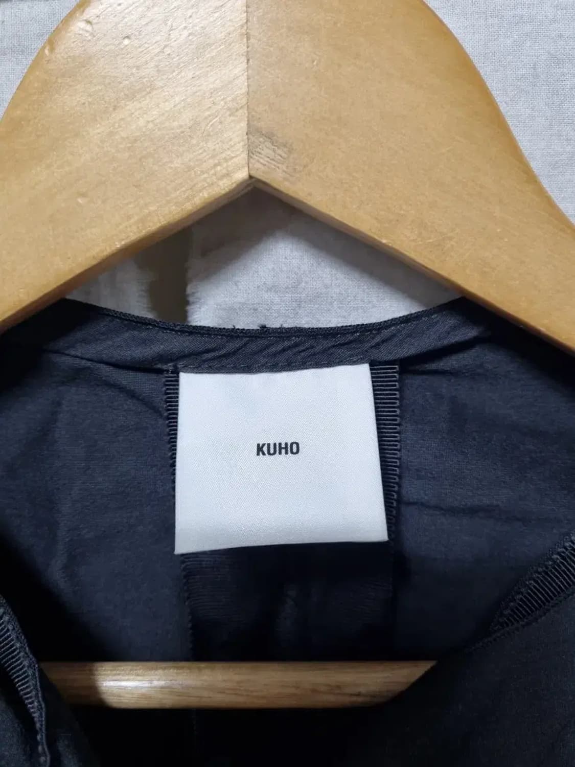 KUHO 블랙 셔링 반팔 블라우스 XS 상품이미지4