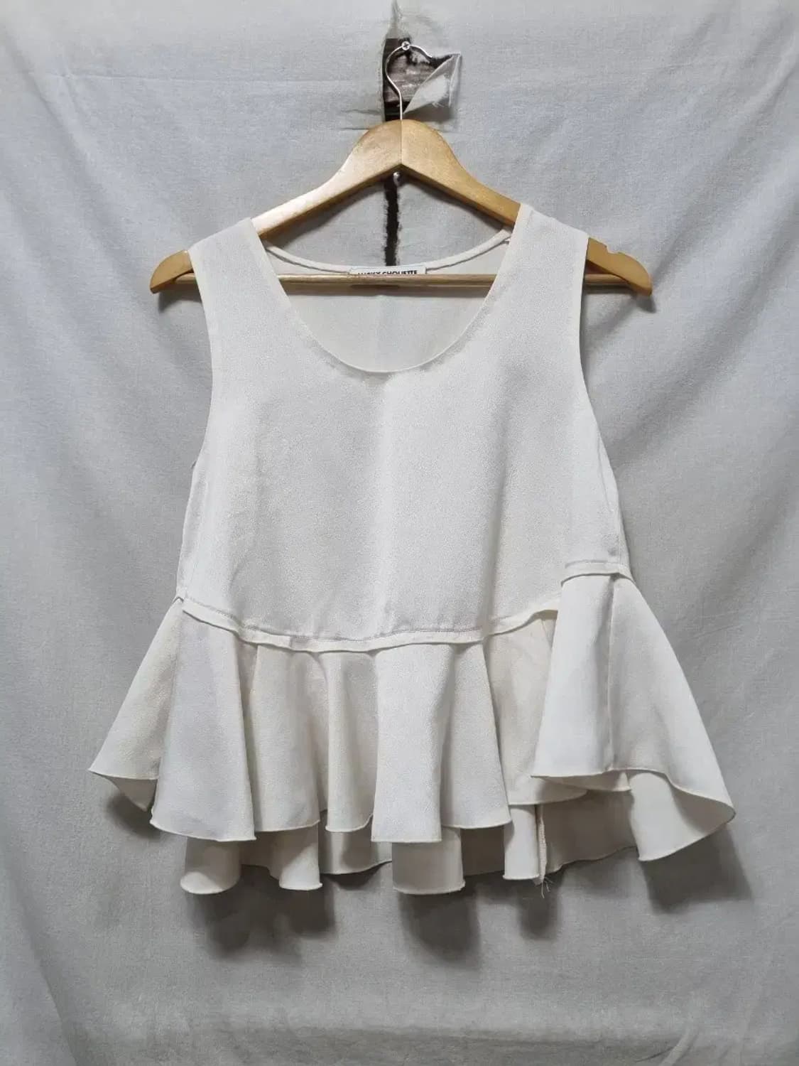 럭키슈에뜨 민소매 프릴 블라우스 38 상품이미지1