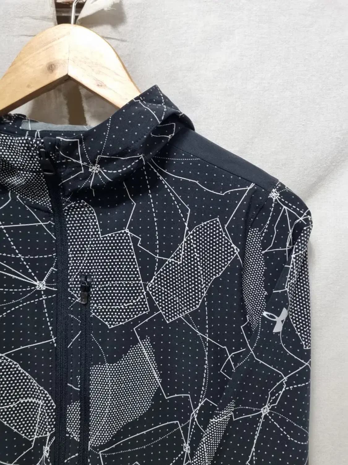 언더아머 런닝 바람막이 자켓 S 상품이미지3