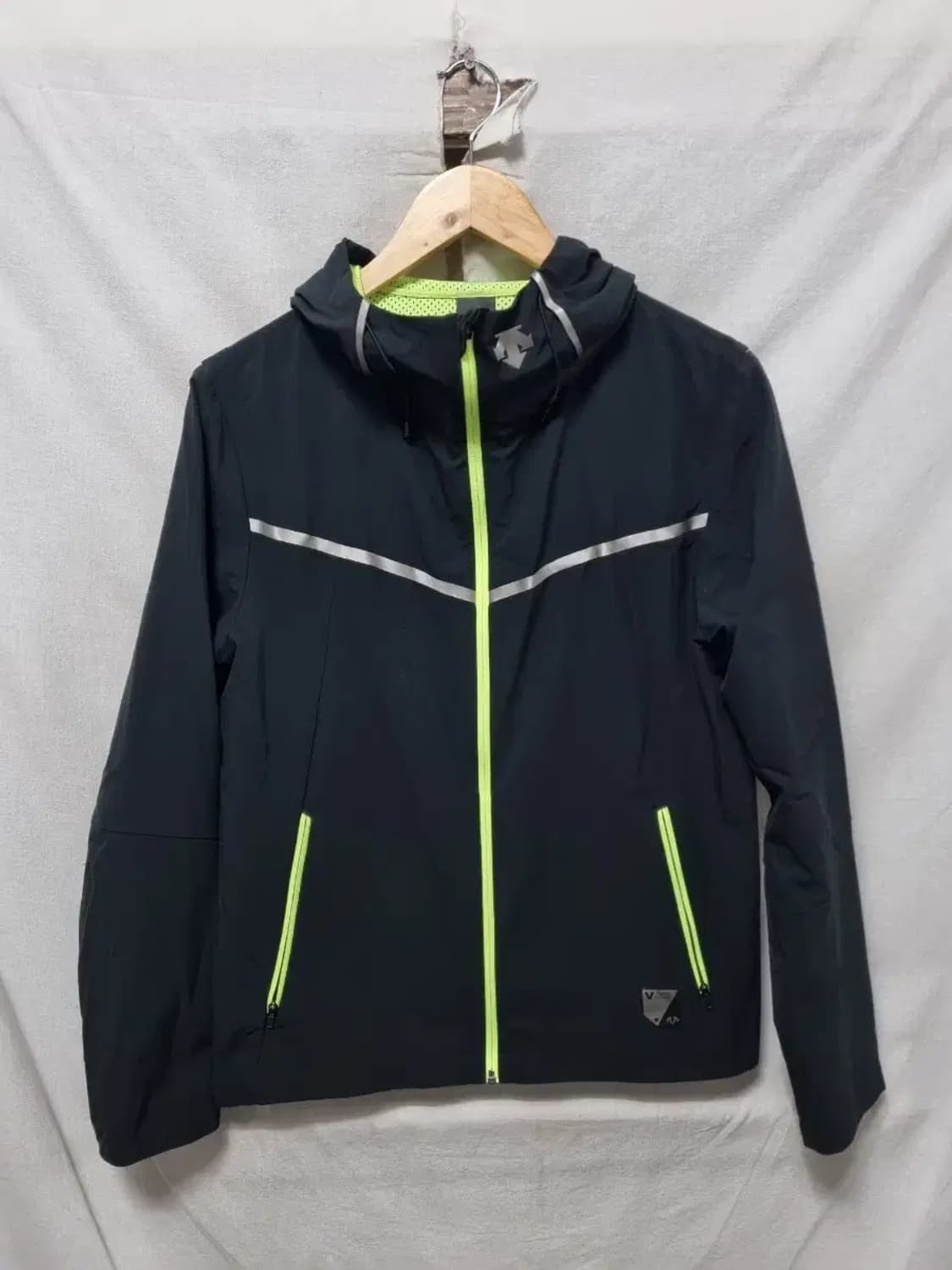 데상트 기능성 바람막이 M 상품이미지1