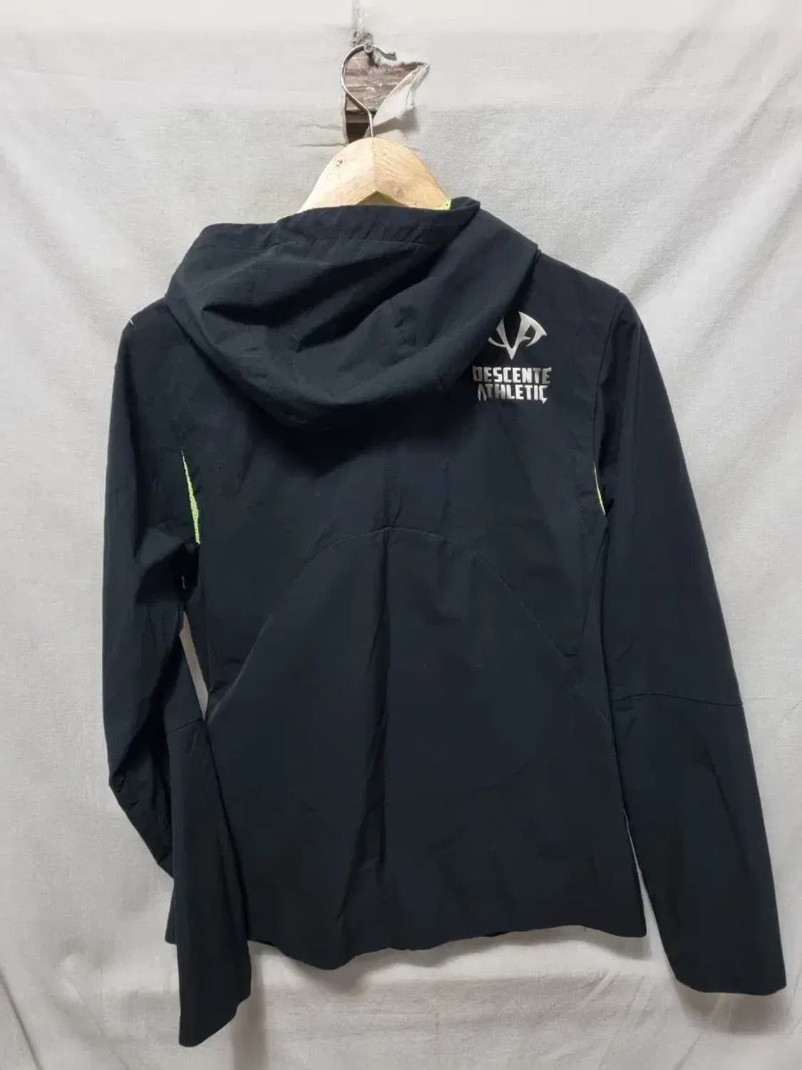 데상트 기능성 바람막이 M 상품이미지2