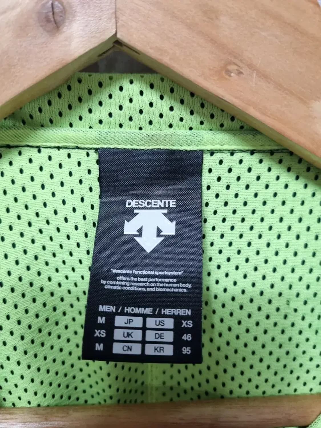 데상트 기능성 바람막이 M 상품이미지4