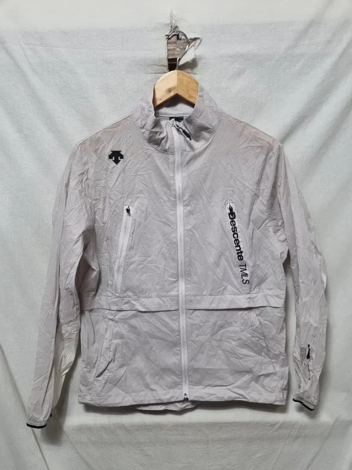 데상트 바람막이 M 상품이미지1