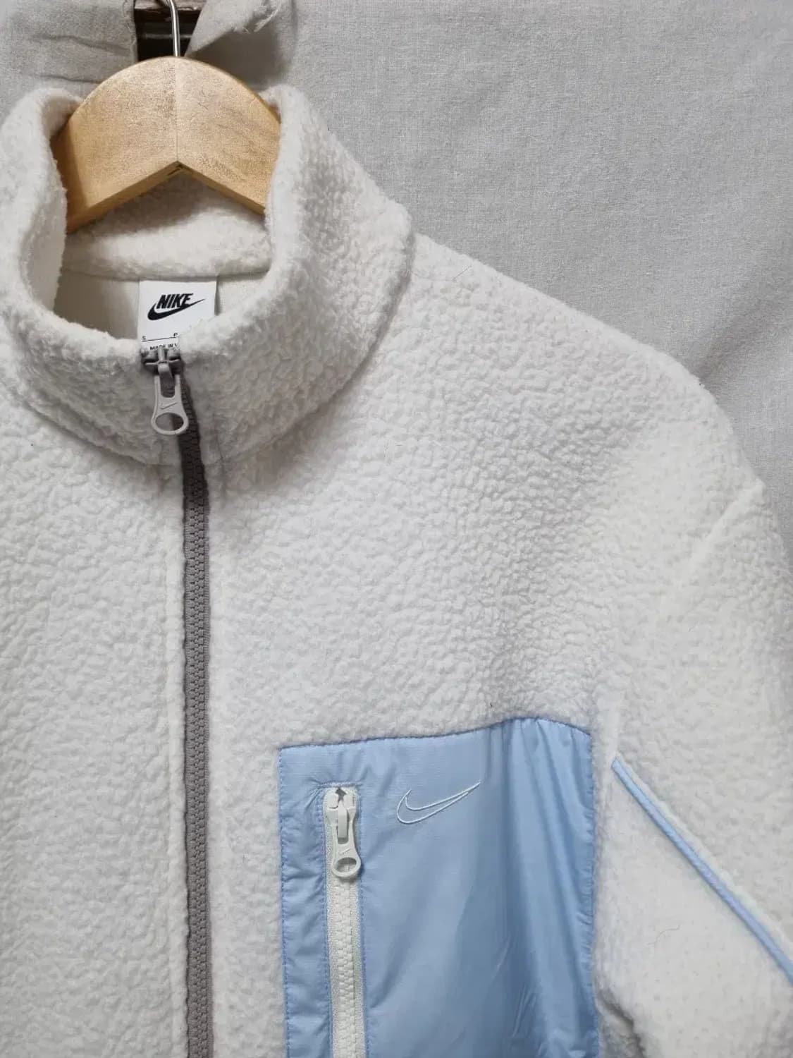 나이키 화이트 뽀글이 플리스 자켓 S 상품이미지3