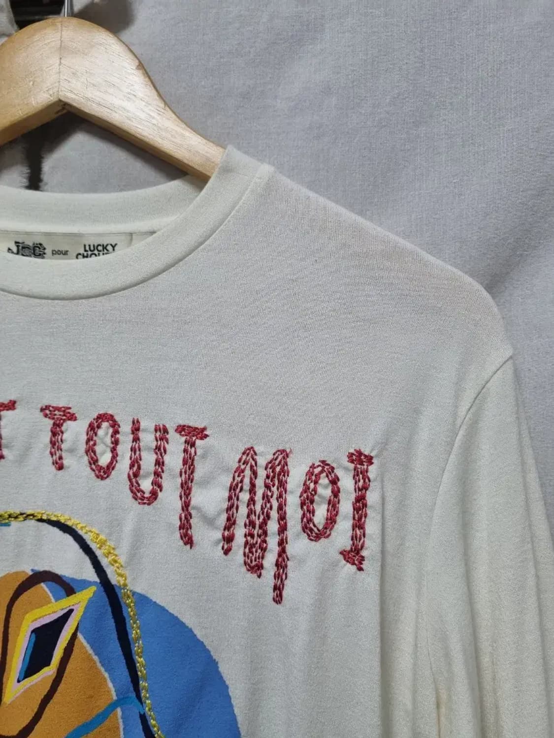 럭키슈에뜨 자수 프린팅 긴팔 티셔츠 36 상품이미지2