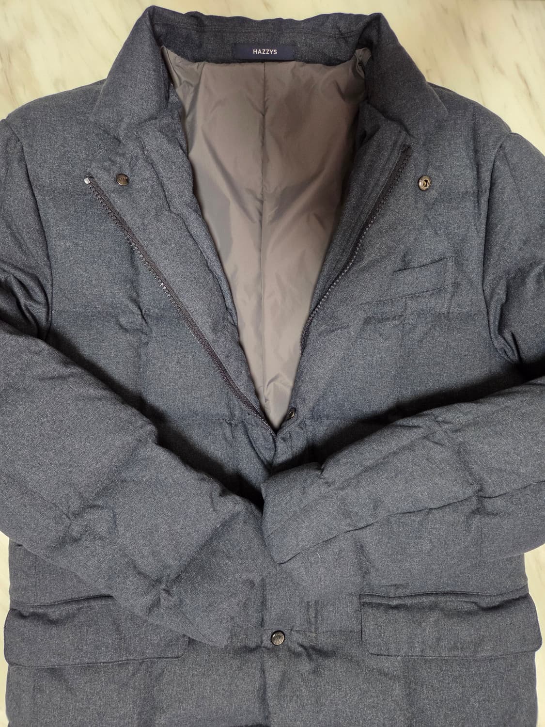 헤지스 프리미엄 구스다운 경량 퀼팅 패딩 상품이미지3