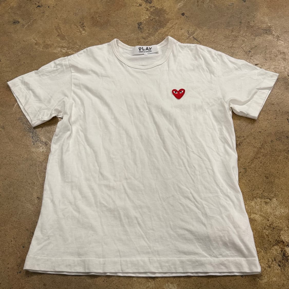 꼼데가르송 화이트 레드 하트 와펜 반팔 티 상품이미지2