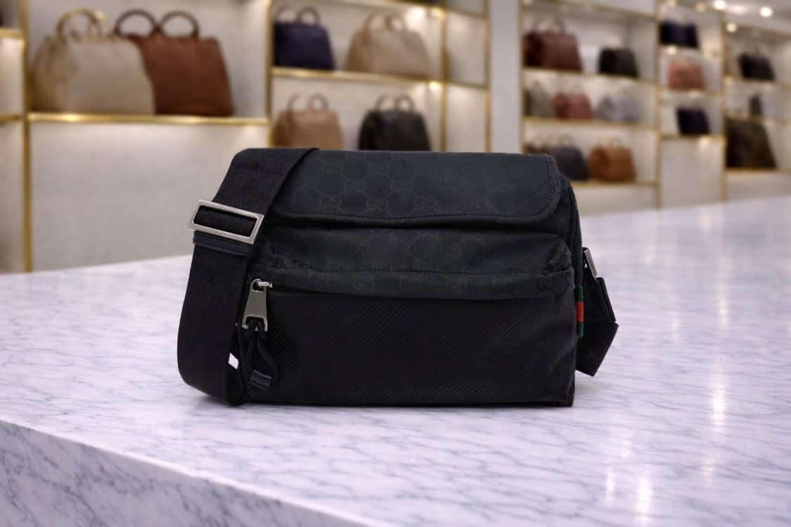 [A급] 구찌 GG 나일론 크로스백 미디엄 블랙 판매합니다!!! 상품이미지1