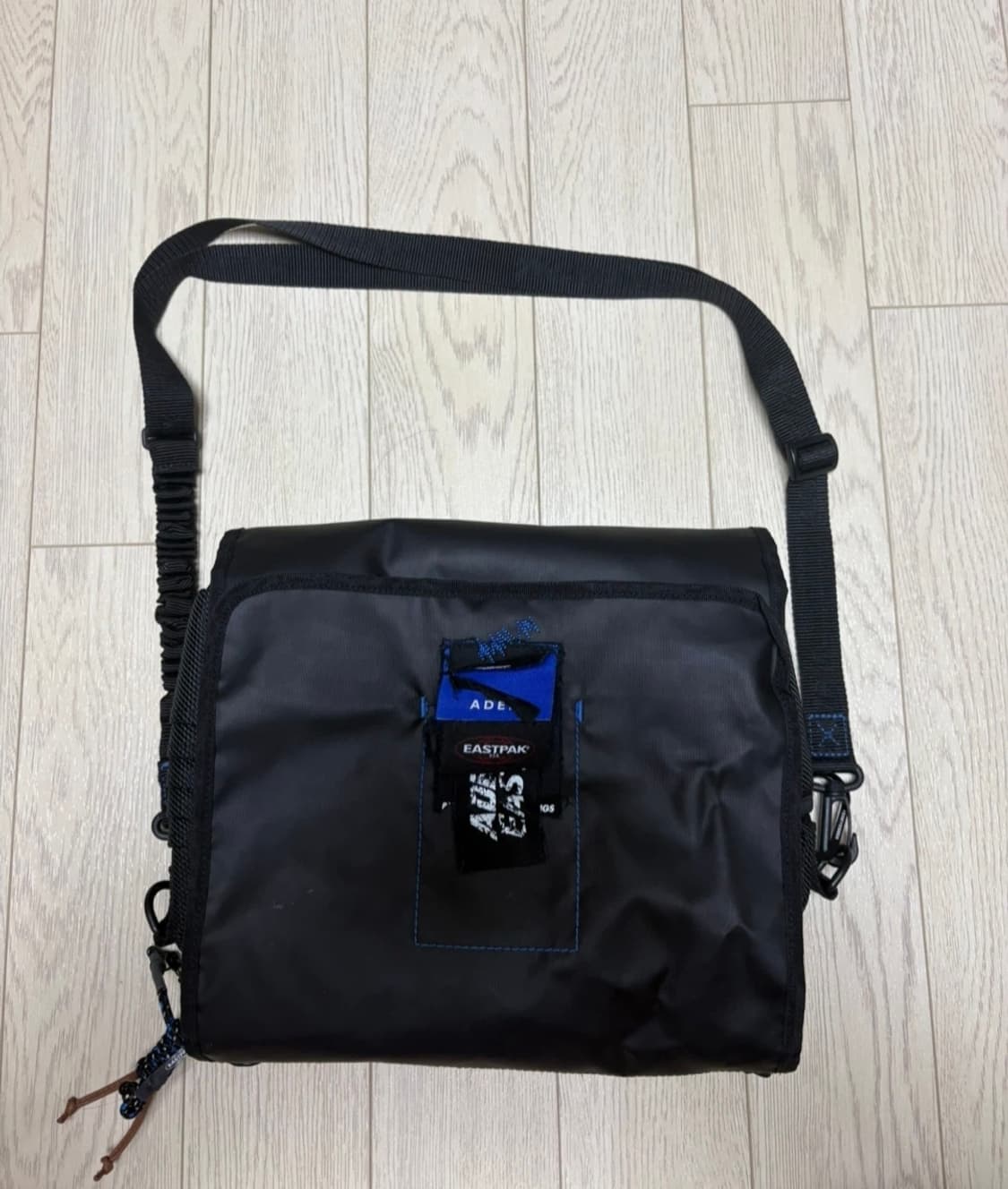 아더에러 이스트팩 크로스백 상품이미지1