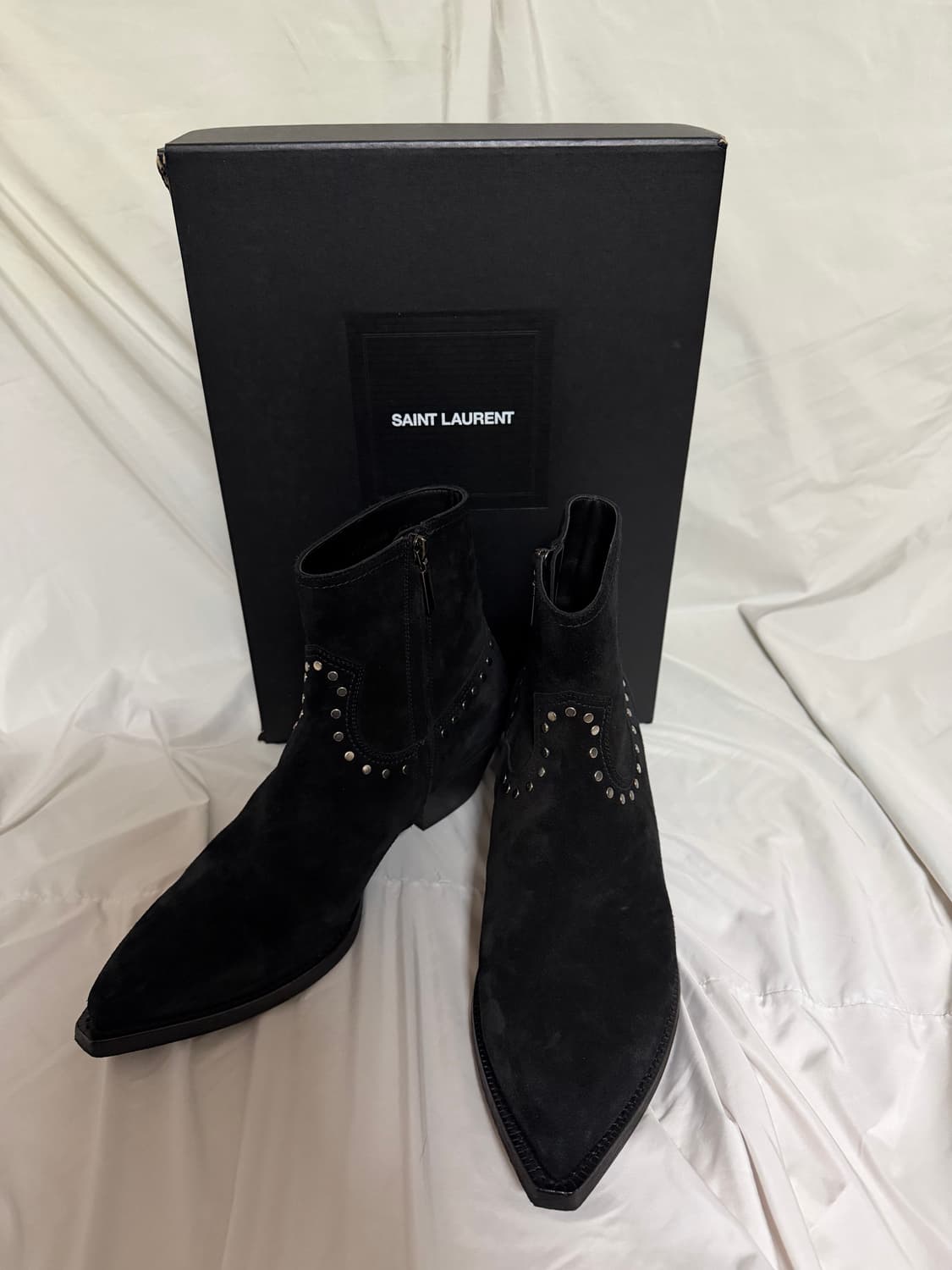 생로랑 루카스 스웨이드 스터드 부츠 상품이미지1