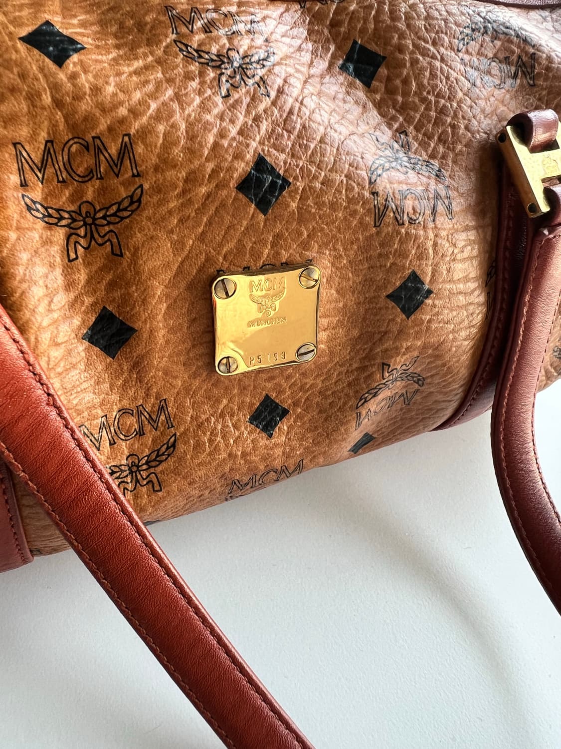 엠씨엠 비세토스 원통백 상품이미지5