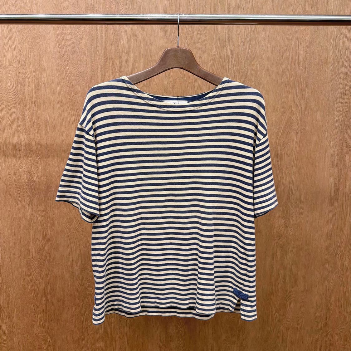 마가렛 호웰 반팔 티셔츠 스트라이프 패턴 라운드넥 슬릿 디테일 네이비 상품이미지2