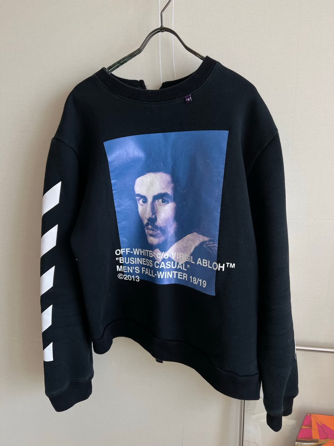 오프화이트 맨투맨 상품이미지1