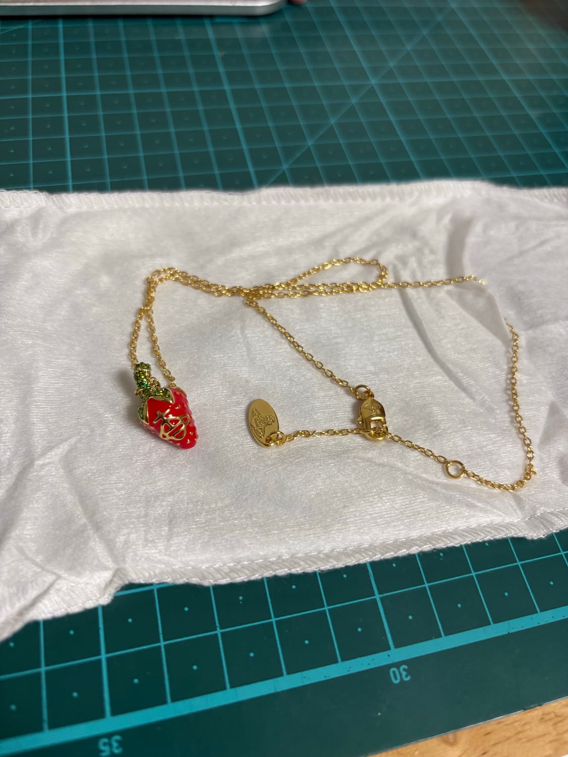 비비안웨스트우드 딸기 목걸이 상품이미지5