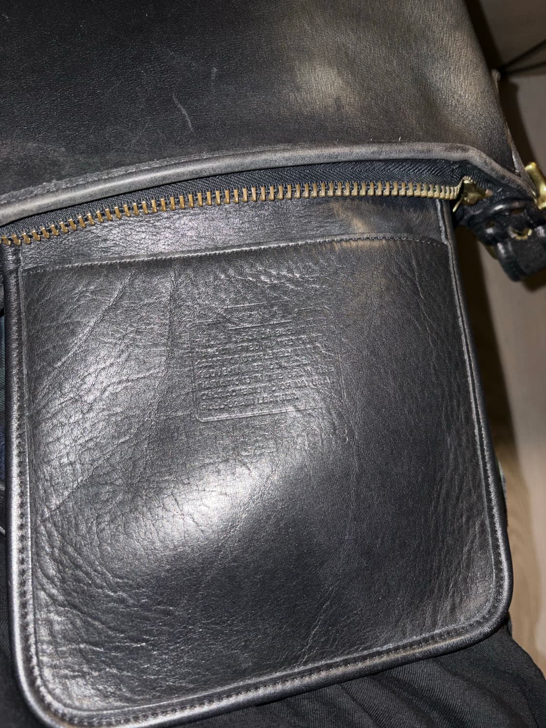 올드코치 블랙 가죽 버킷백 M 상품이미지6