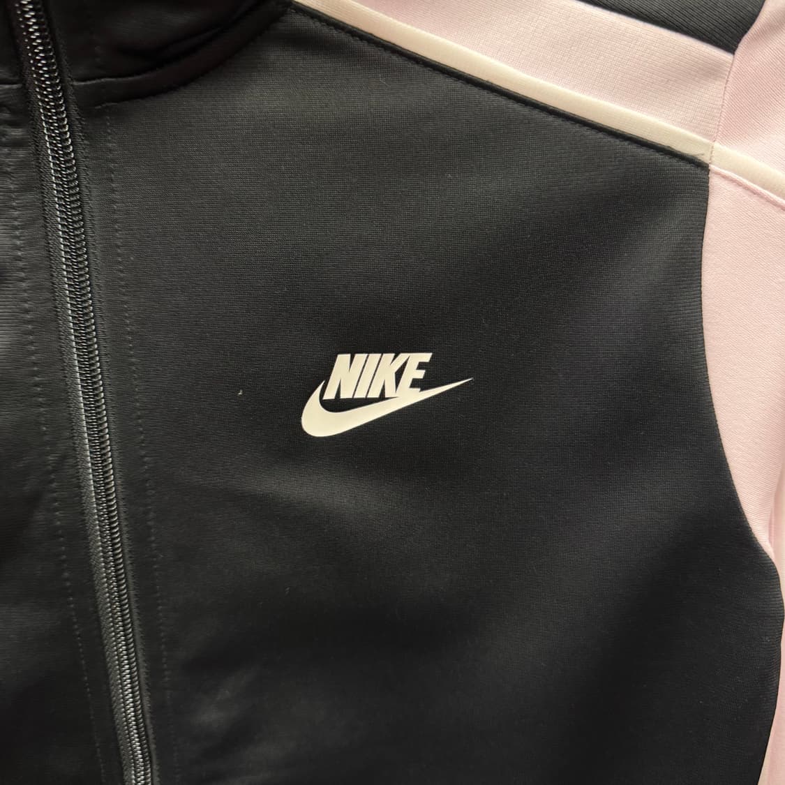 나이키 스포츠웨어 푸추라 트랙수트 전면 로고 포인트 블랙 핑크 상품이미지5