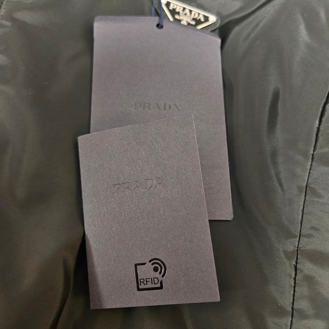 [새상품] 25f 프라다 리나일론 패딩 자켓 블랙 50사이즈 상품이미지3