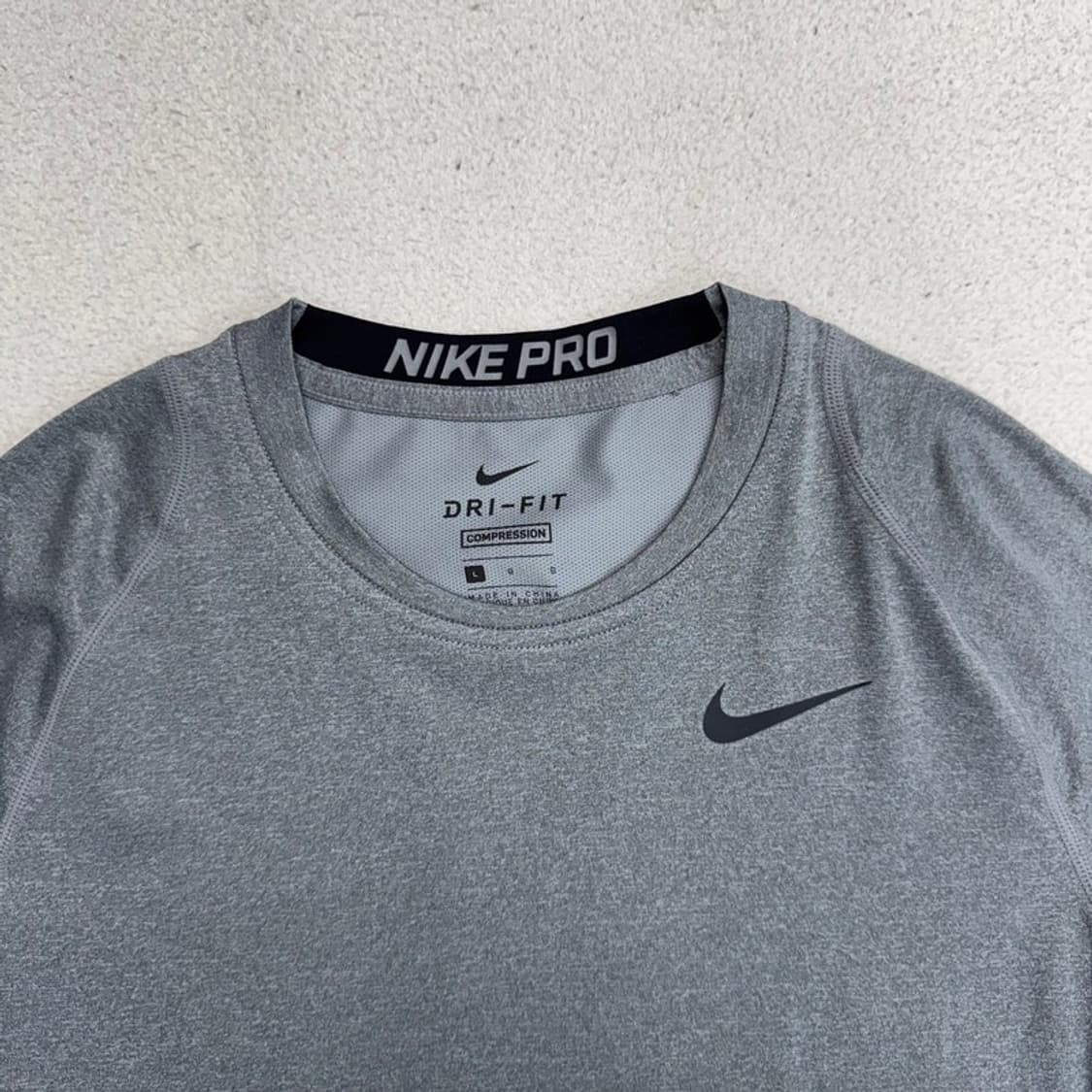 NIKE 프로 드라이핏 컴프레션 티 L 상품이미지2