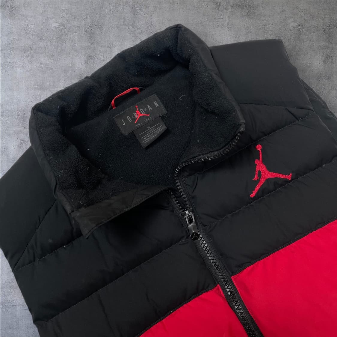 조던 Jordan 블랙 레드 점프맨 패딩 조끼 XL (보이즈/성인 90) 상품이미지4