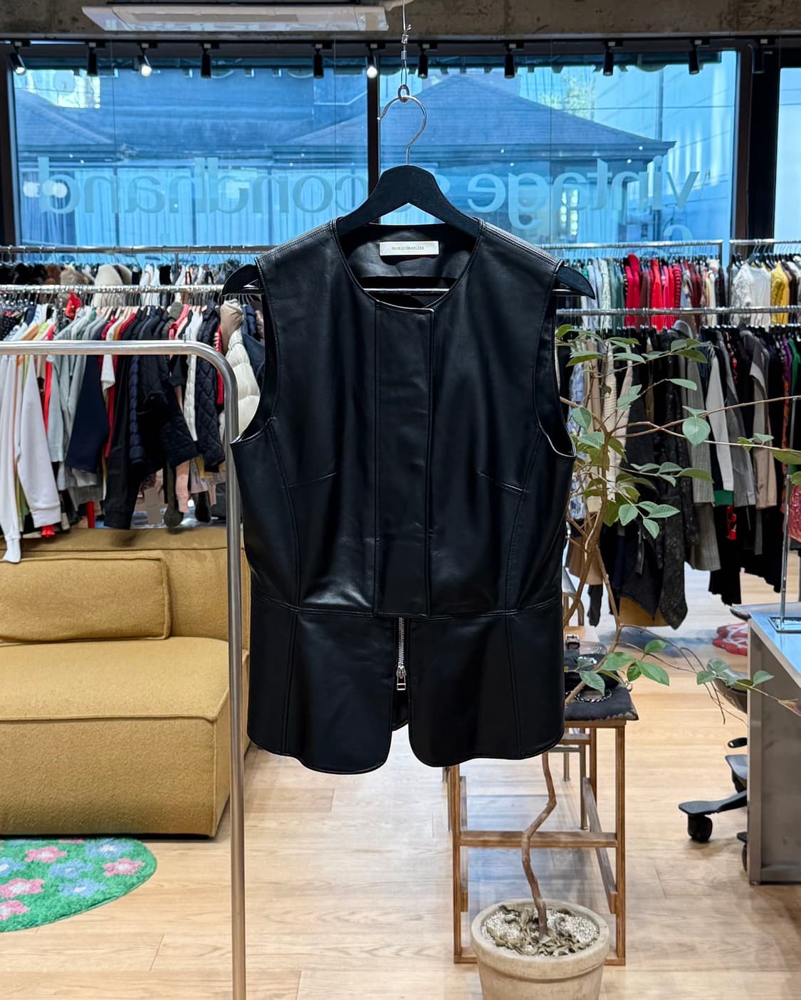 세르딕 샬리에 블랙 레더 베스트 자켓  상품이미지1