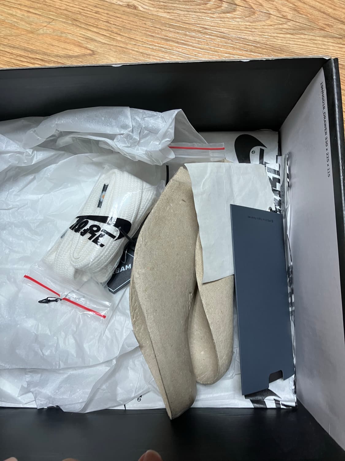 나이키 피스마이너스원 파라노이즈2.0 상품이미지3