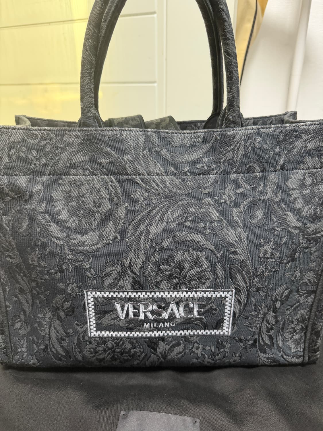 베르사체 아테나 백 상품이미지1