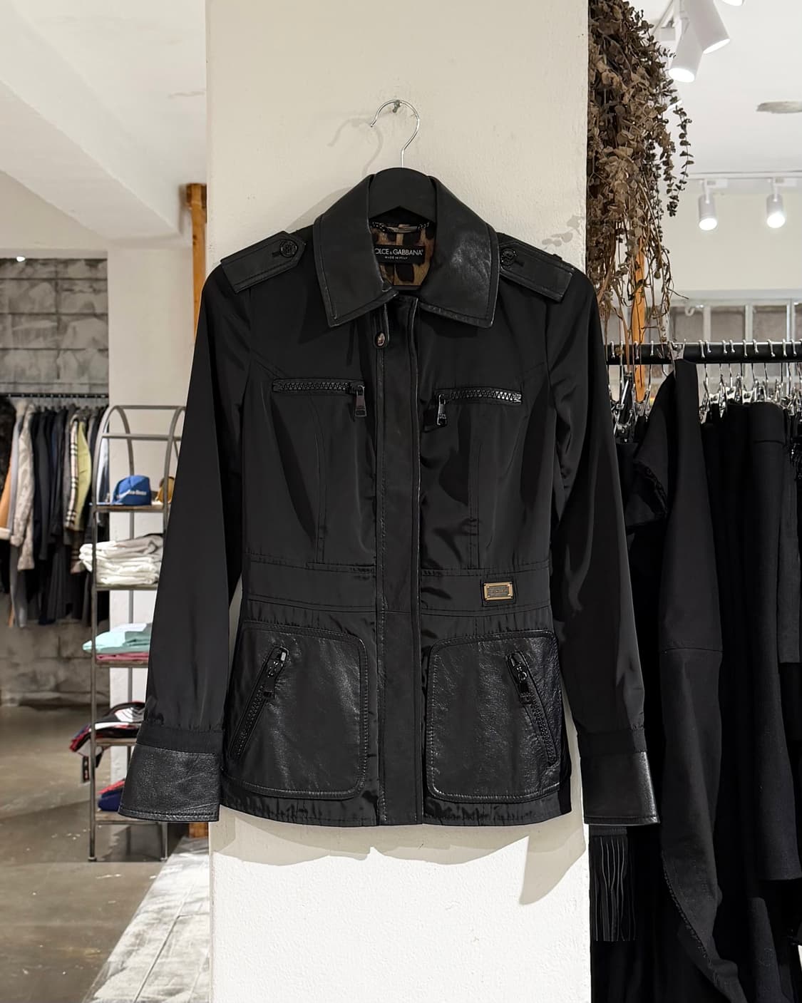 돌체앤가바나 블랙 포켓 램스킨 트리밍 자켓 상품이미지1