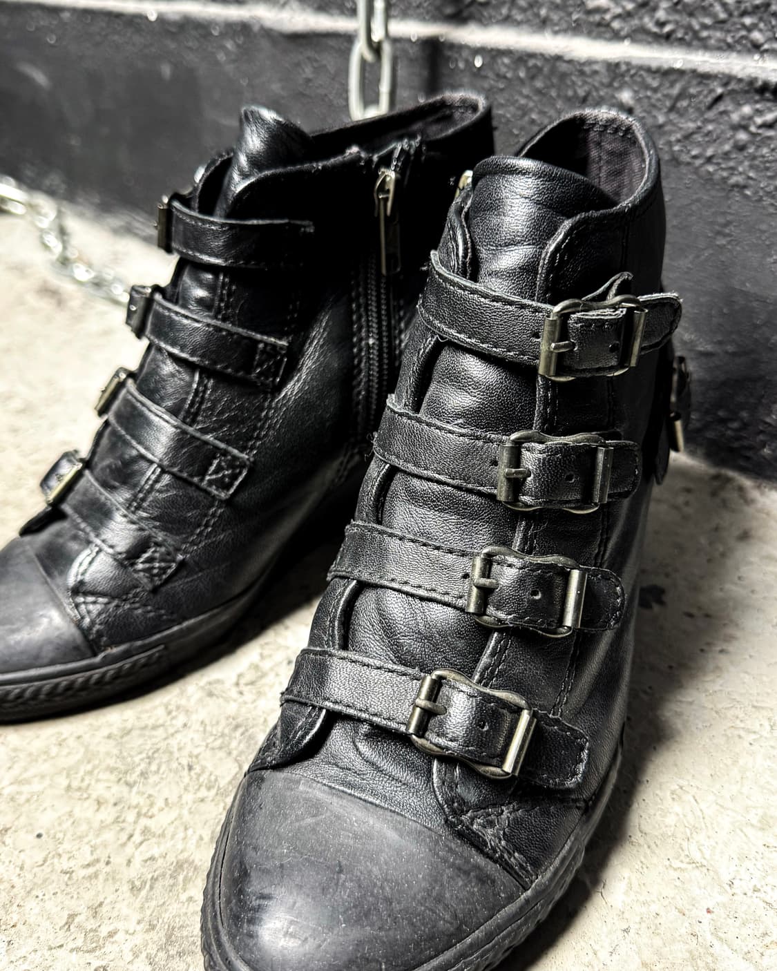 ASH – All Black Buckle Strap Wedge Heel 상품이미지3