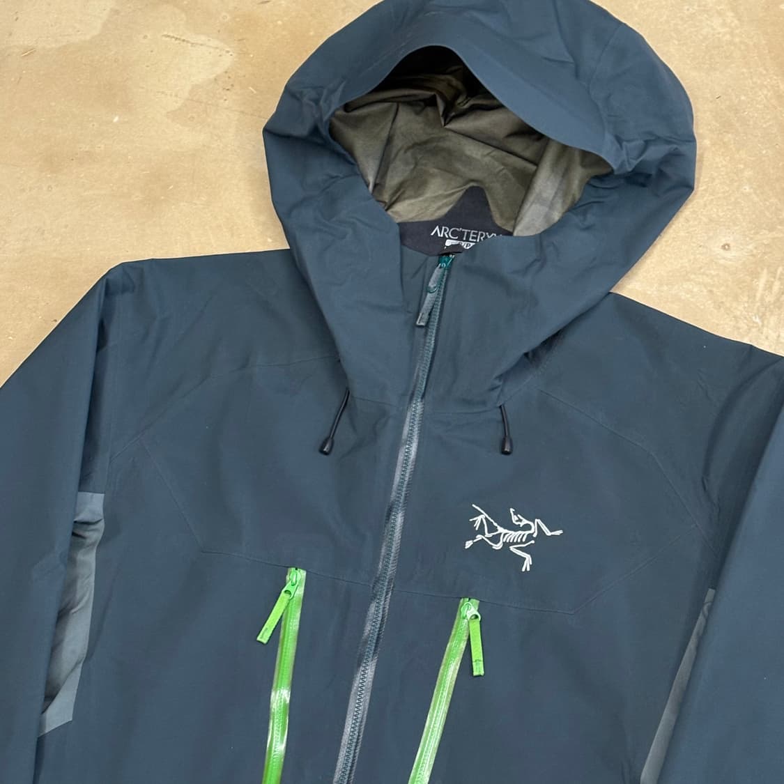 S 아크테릭스 고어텍스 알파 SV 자켓 상품이미지1