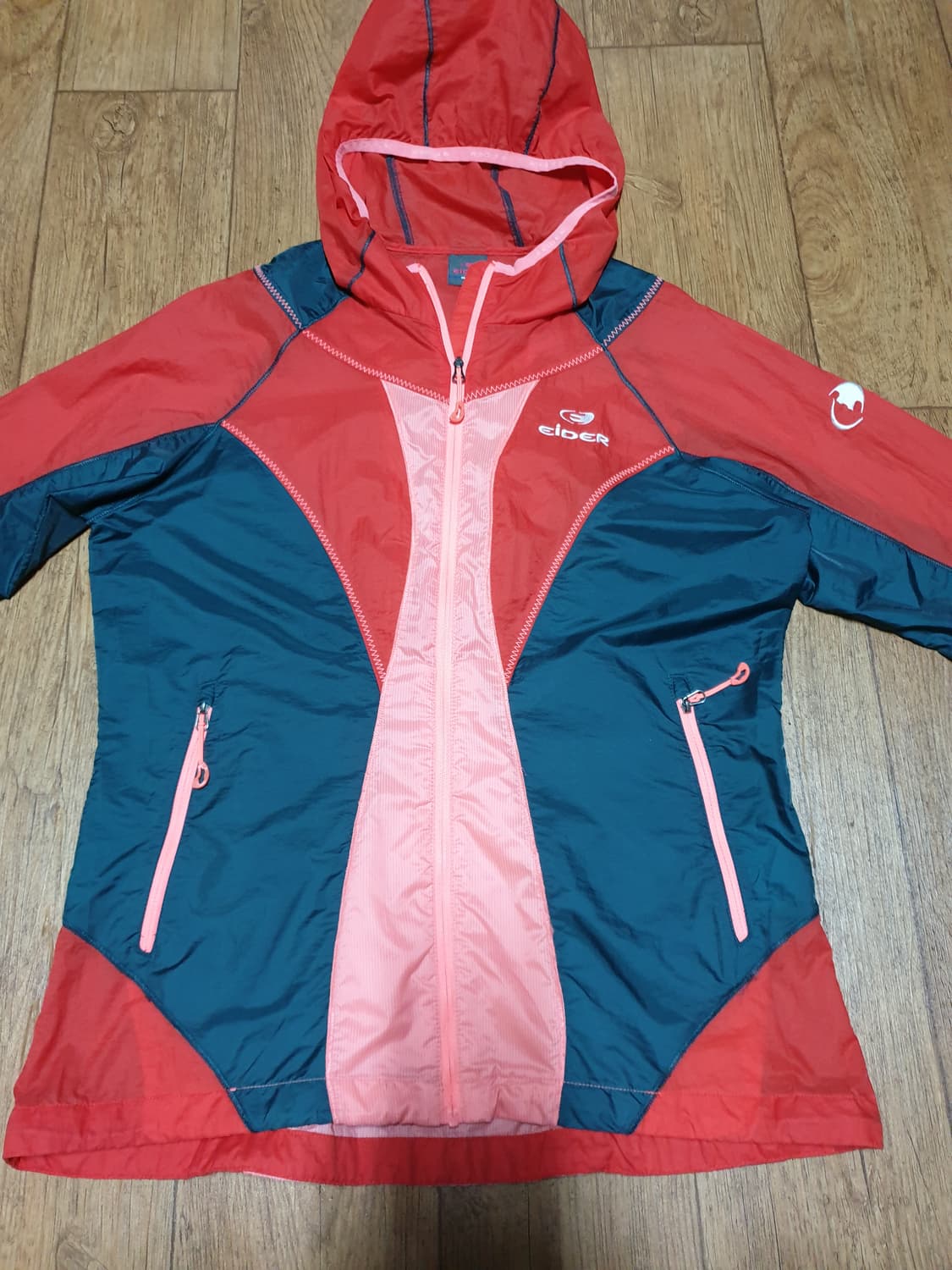 1062 아이더 아웃도어 바람막이 90~95 사이즈입니다 상품이미지1