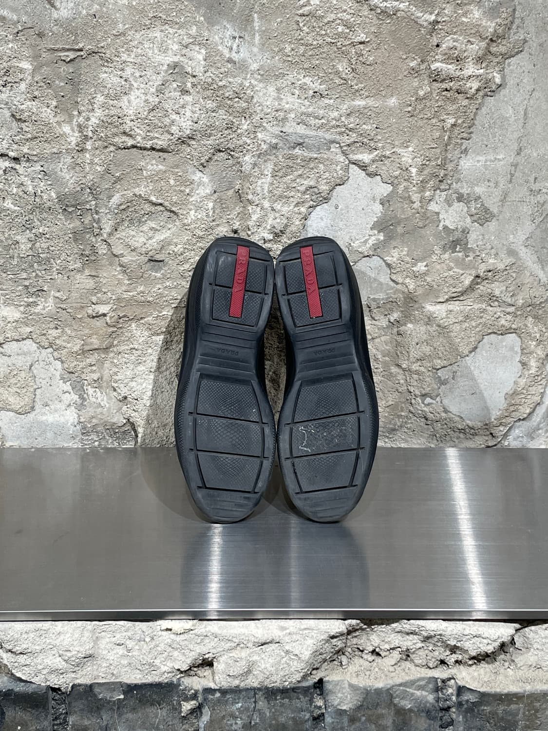 프라다 블랙 슬립 온 네오프렌 레더 로퍼 상품이미지5