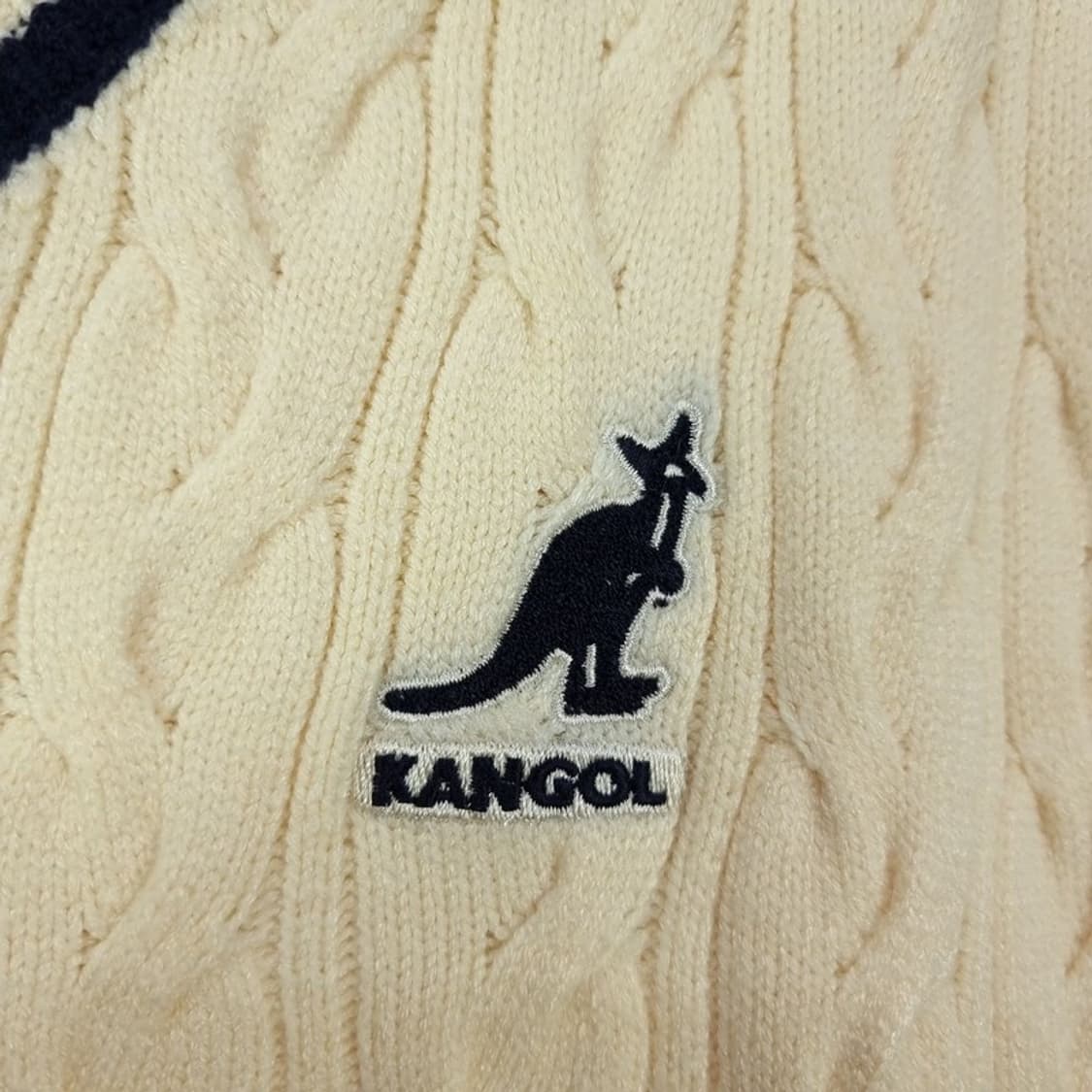 [캉골 X 어스뮤직앤에콜로지] 로고 자수 브이넥 니트 베스트 M19510 상품이미지6