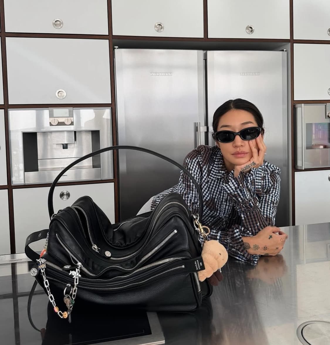 아크네스튜디오 25fw 카메로백 라지/블랙 상품이미지9