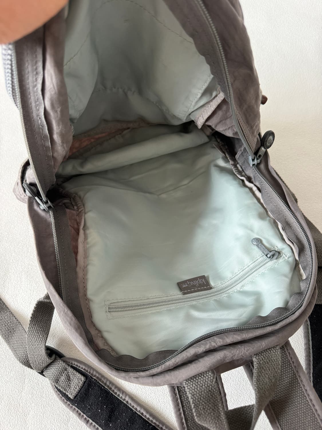 키플링(Kipling) 백팩(뒷면 부분 변색 있음) 상품이미지9