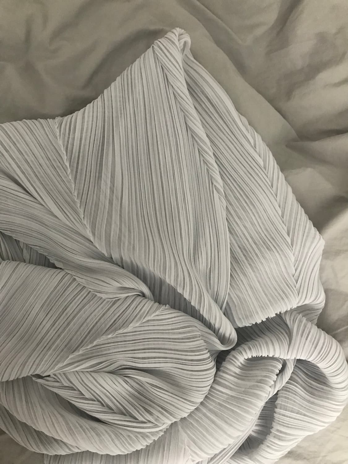 플리츠플리즈 이세이미야케 스카프 라이트 그레이 상품이미지5