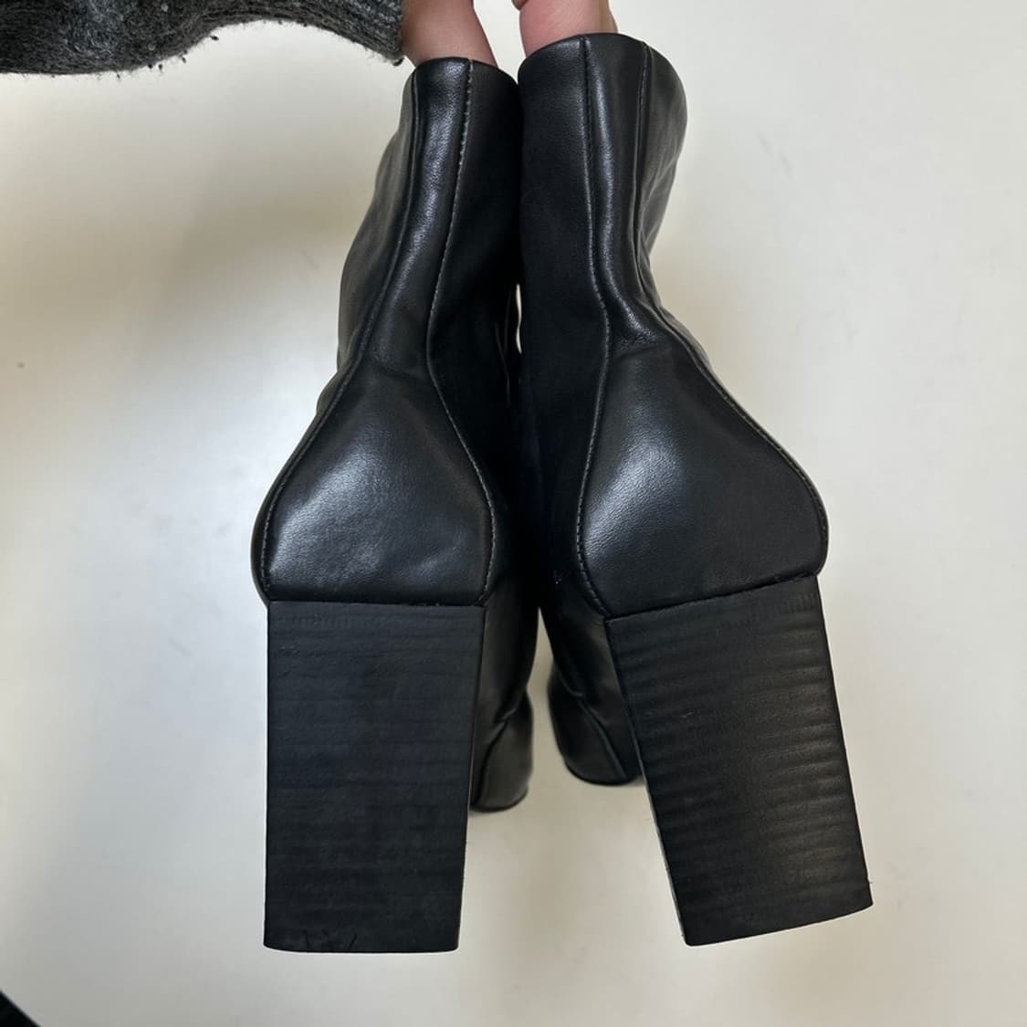 발렌시아가 BB 스퀘어 토 앵클 레더 부츠 38 상품이미지5