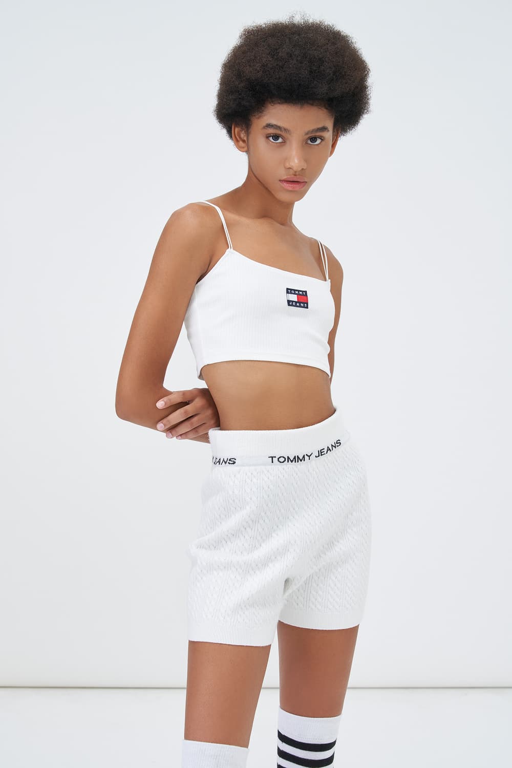 타미 진스 크롭 뱃지 더블 스트랩 탑 S 상품이미지2