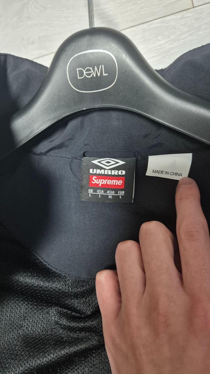 슈프림 엄브로 22ss 트랙자켓 L 판매 상품이미지9
