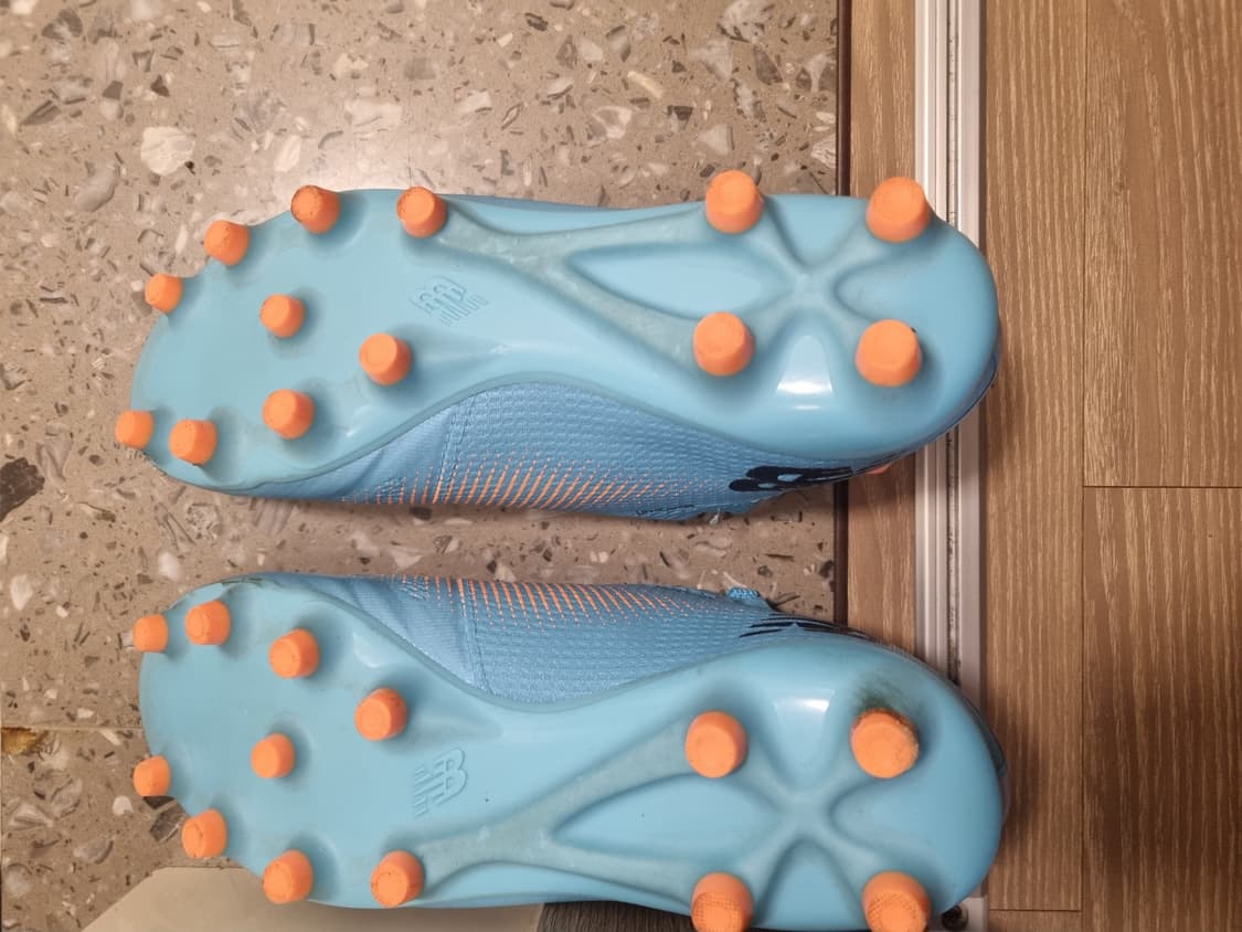 뉴발란스 퓨론 V7+ 프로 HG 축구화 275 상품이미지4